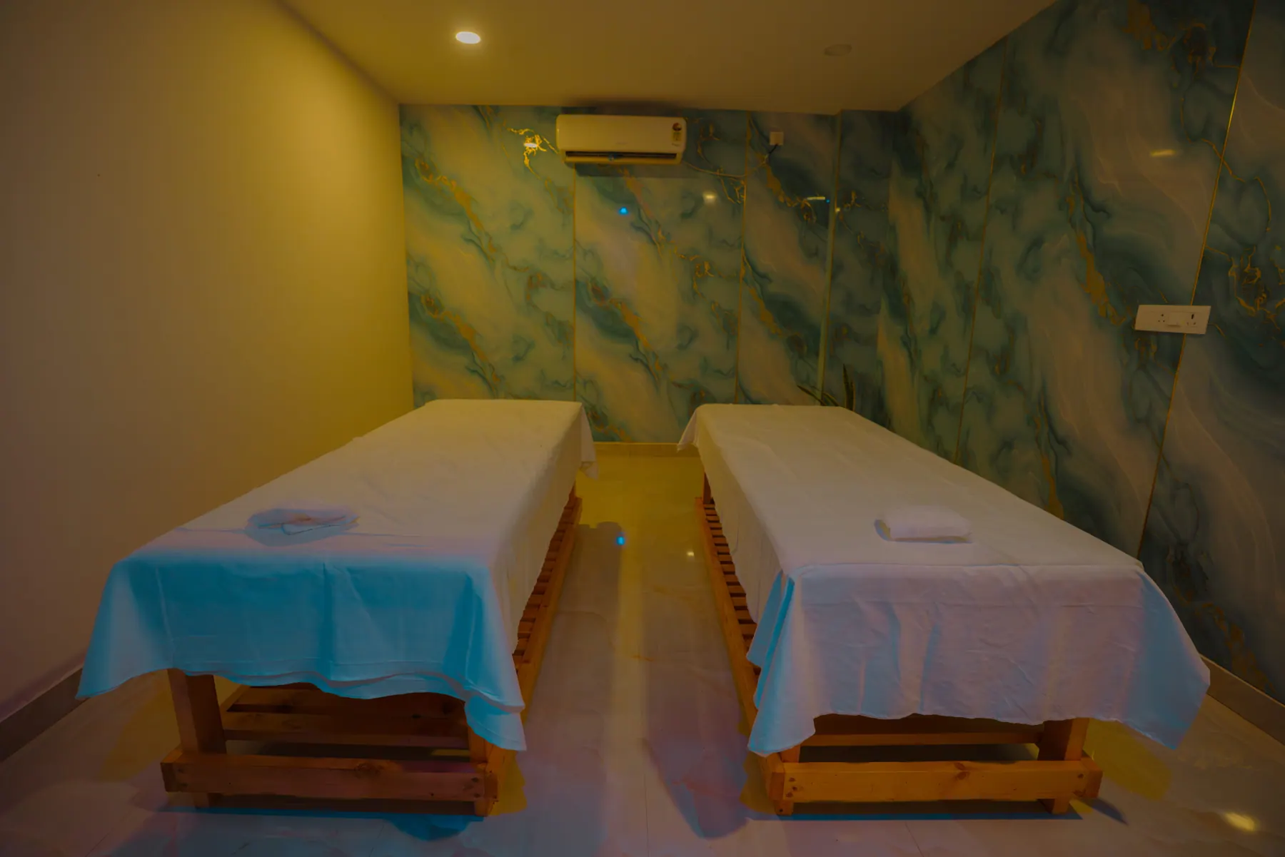 Couple treatment suite